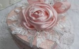 Ксения 68 - Нежная шкатулка в форме сердца, украшенная атласной розой и кружевами.МК