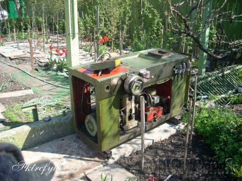 Осталась тумба на катках. Ее с помощью лебедки успешно депортировали к месту назначения. 