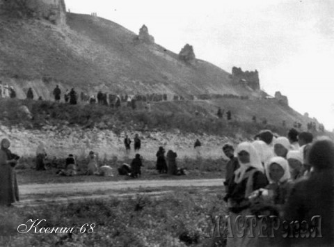 Когда-то их было 27. Но в Советское время у подножья горы была построена железная дорога и Дивы взорвали. Их использовали при строительстве этой самой дороги. Остальное растащили местные жители.