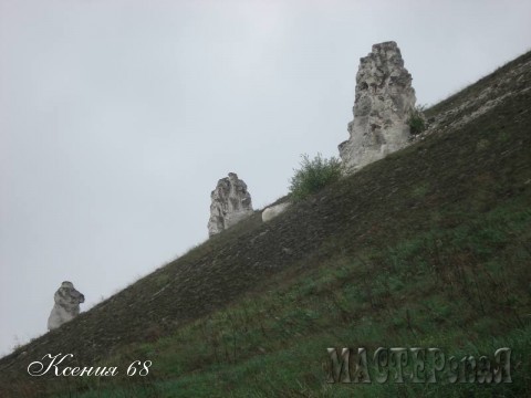 Вдалеке показались Дивы, но мы приехали слишком поздно, да и дождь шел.Короче в первый день мы никуда не попали. Пришлось возвращаться на другой берег и устраиваться на ночевку.