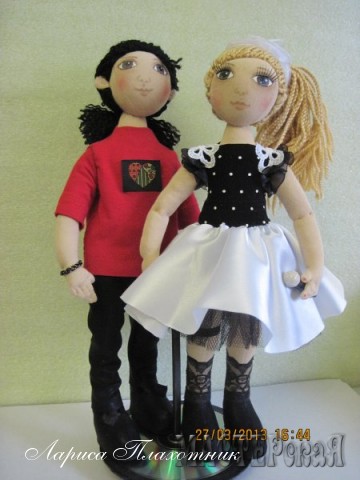 Вот такая молодежная пара в стиле диско родилась у меня. Техника шитье, трикотаж. Рост кукол 37см и 35см.