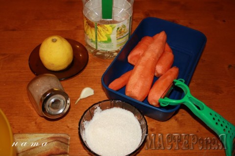 Хочу поделиться с вами рецептом морковки, быстро, вкусно, без уксуса, без жарки, сразу можно ставить на стол.
Весь процесс, вместе с мытьем рук для фотографирования занял 15 минут